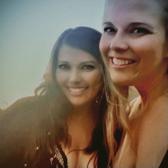 Meet your Posher, Britt - Picture 1 of 1